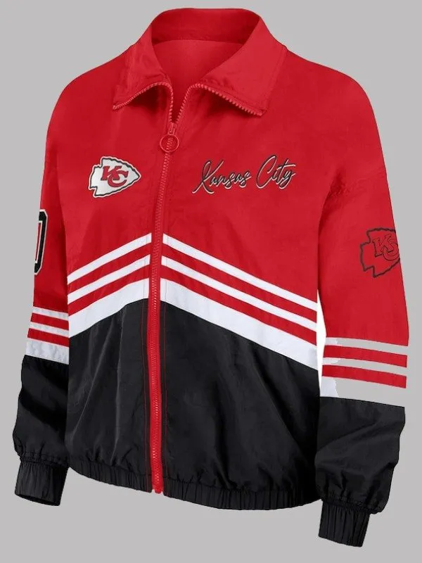 Taylor Swift’s Erin Andrews Chiefs jacket - Image 3