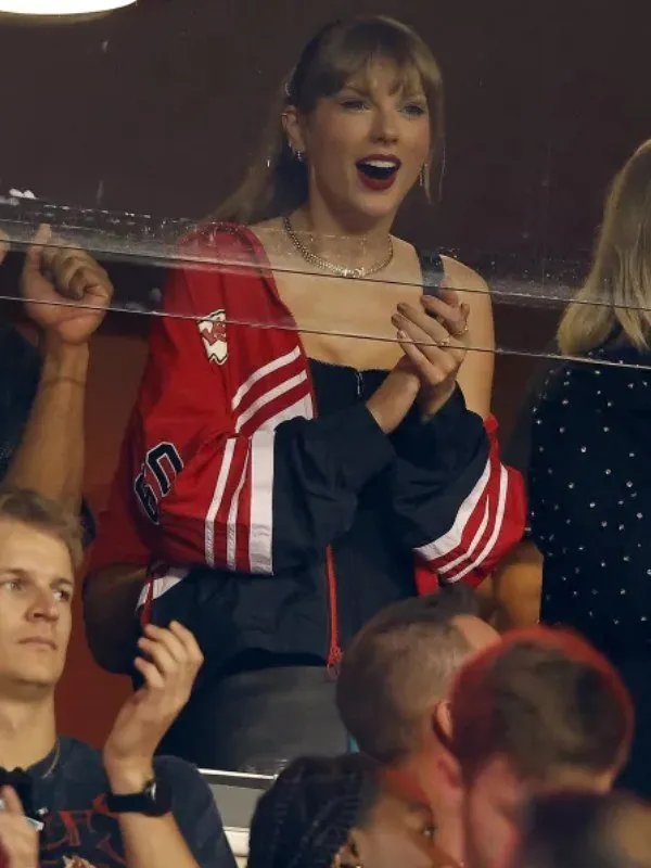 Taylor Swift’s Erin Andrews Chiefs jacket - Image 2